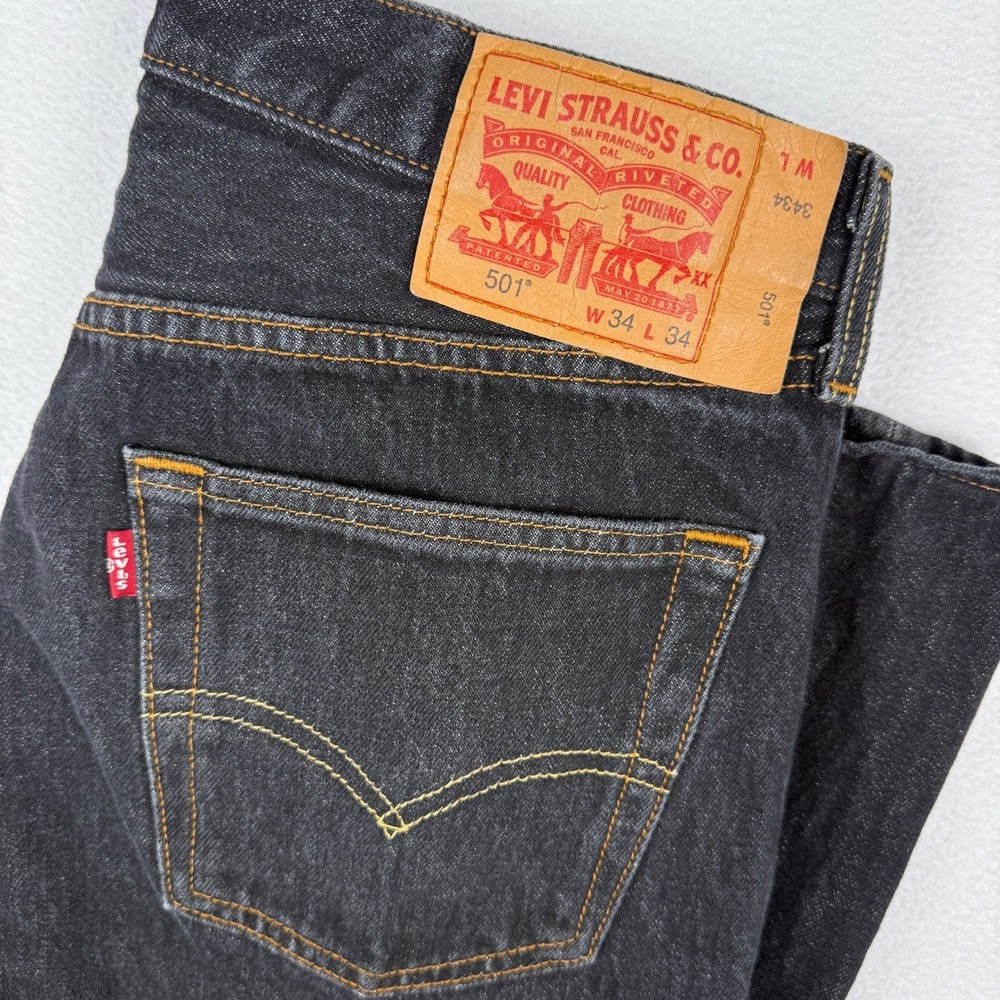 Levi's 501 Original Fit Jeans Mens 34x34 Black Denim Button Fly 00501-0226